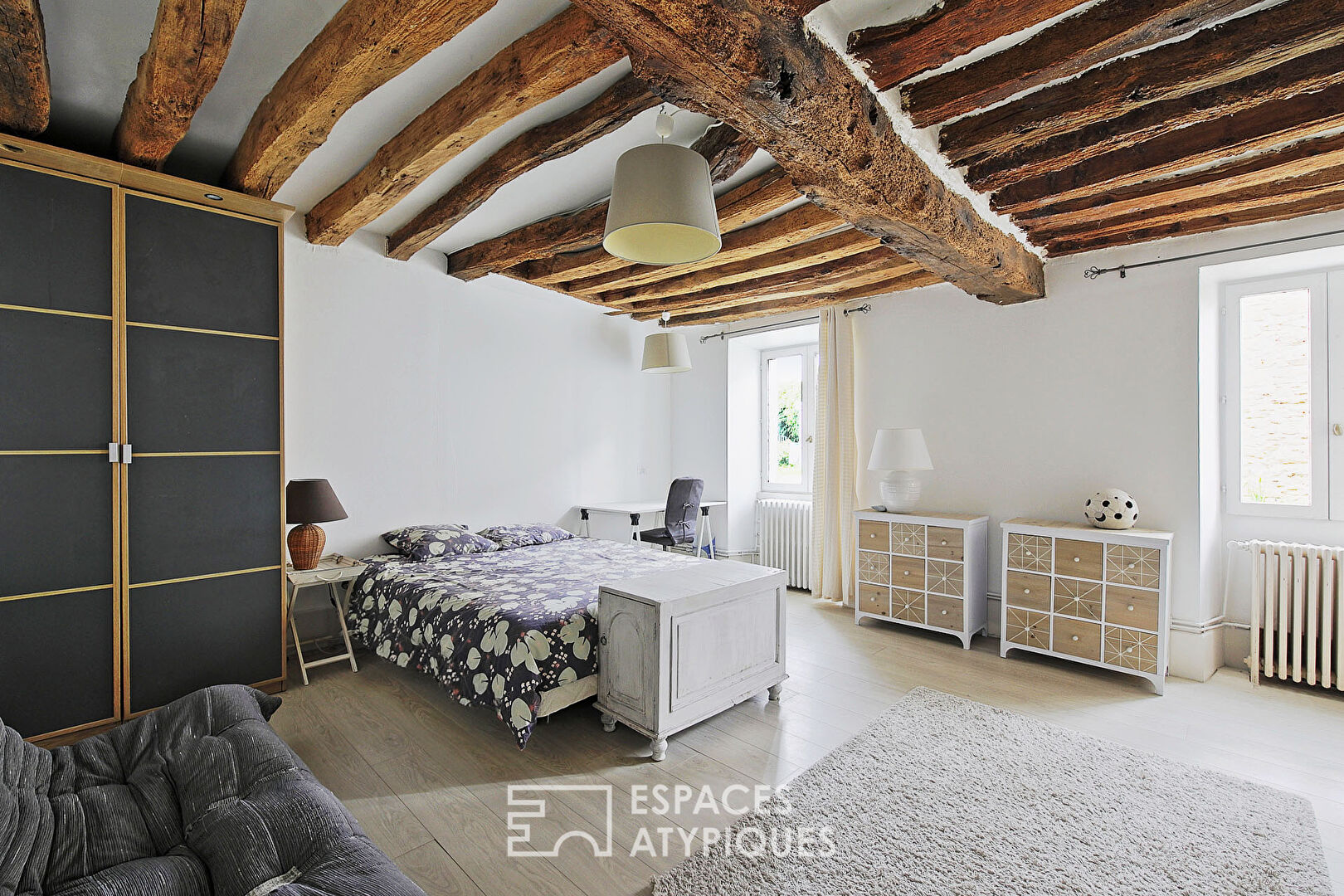 Charming property with landscaped garden and outbuildings