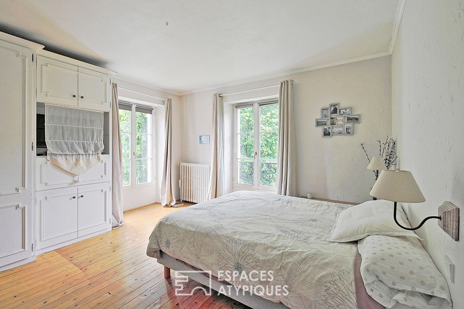 Charming property with landscaped garden and outbuildings