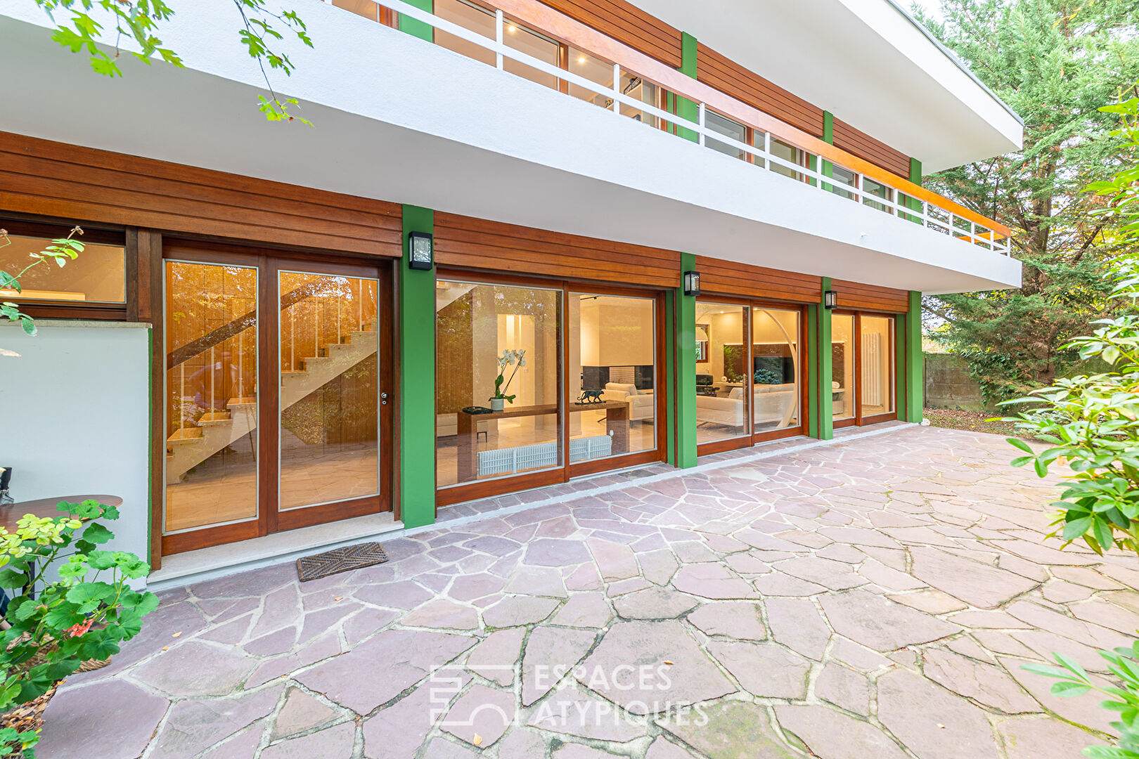 Renovated seventies architect’s house with park