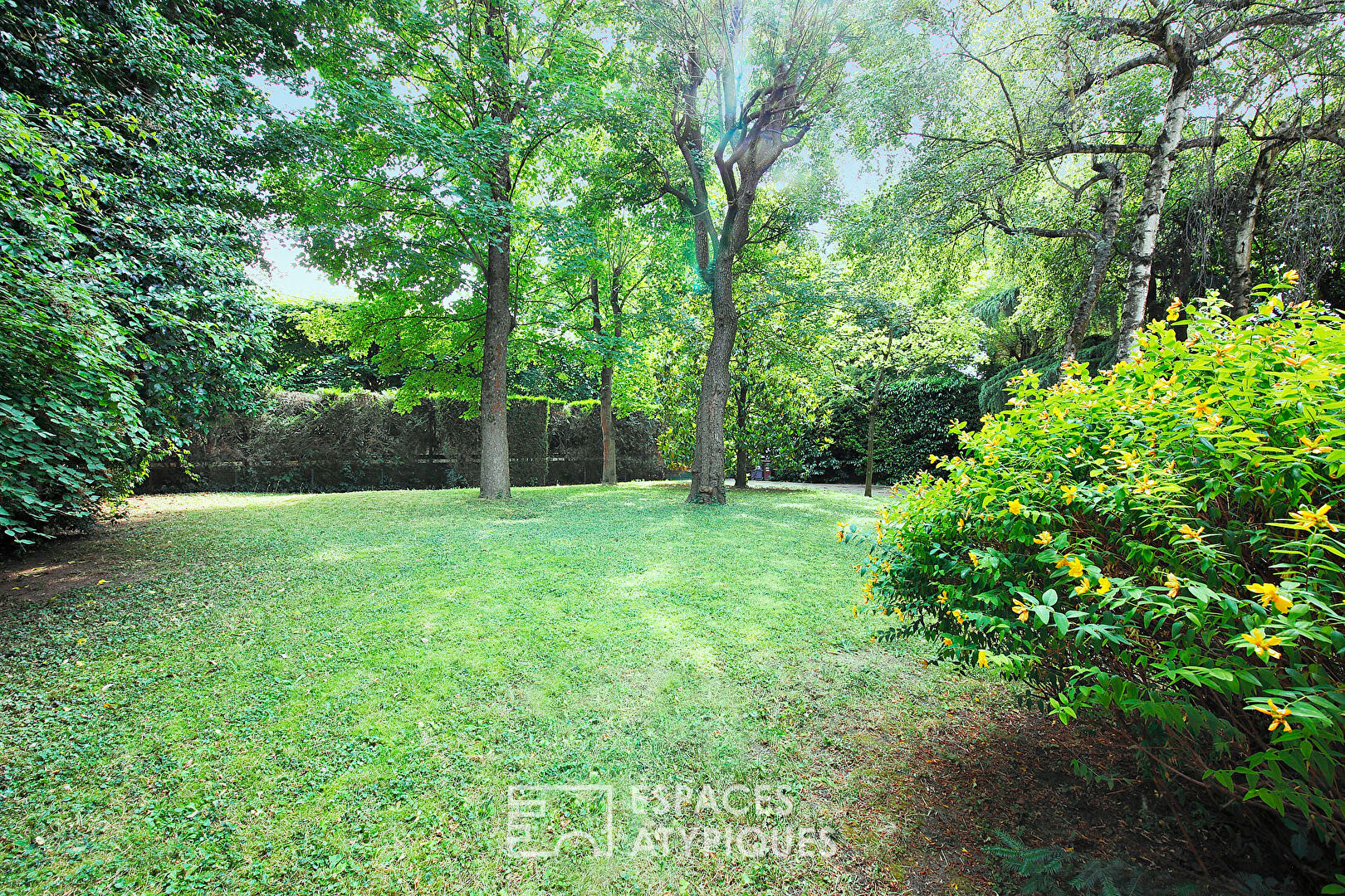 Renovated seventies architect’s house with park