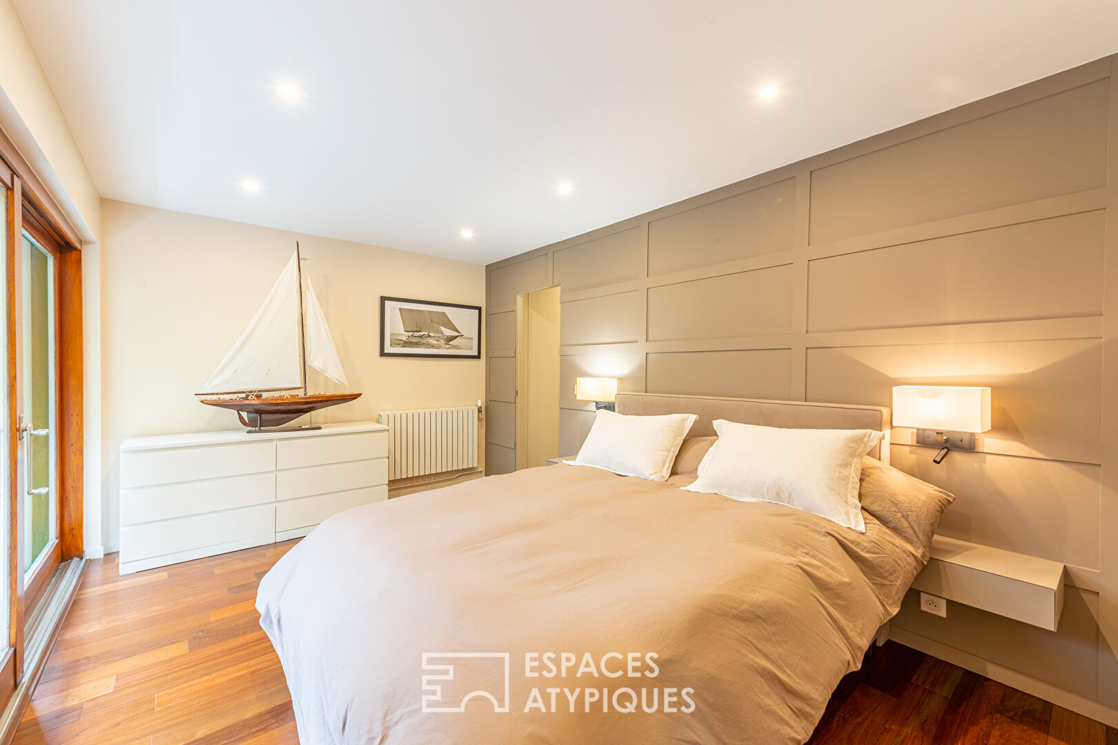 Renovated seventies architect’s house with park
