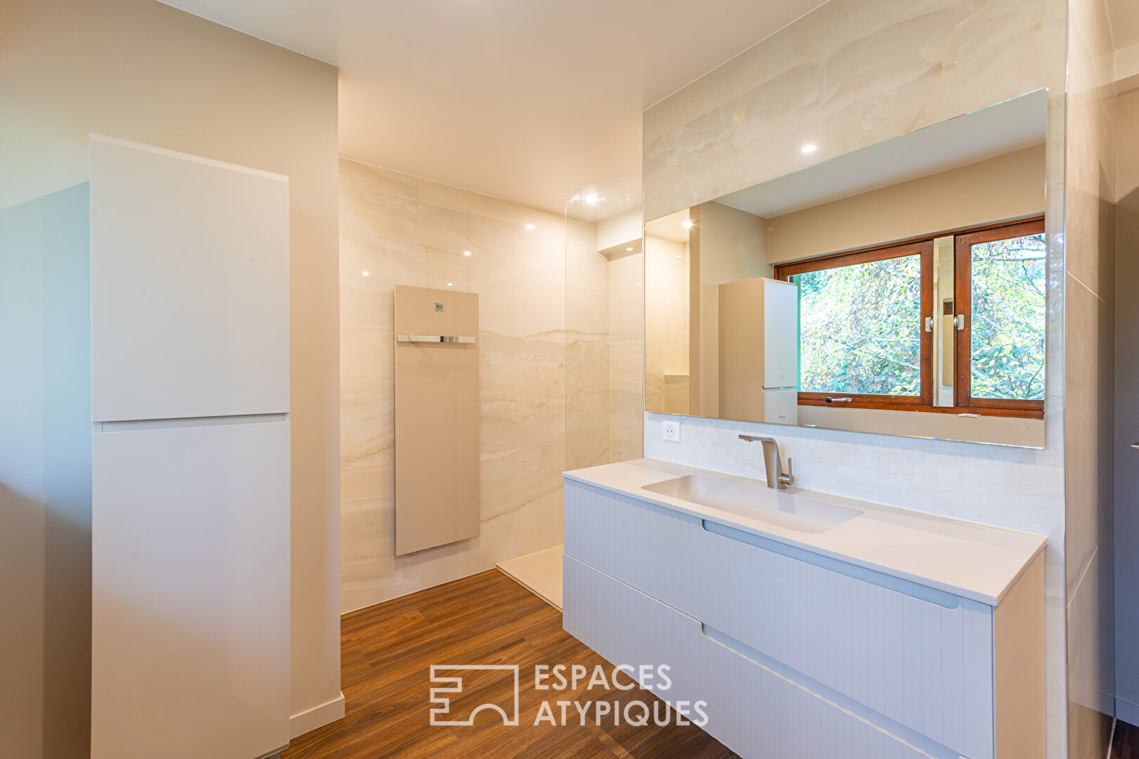 Renovated seventies architect’s house with park