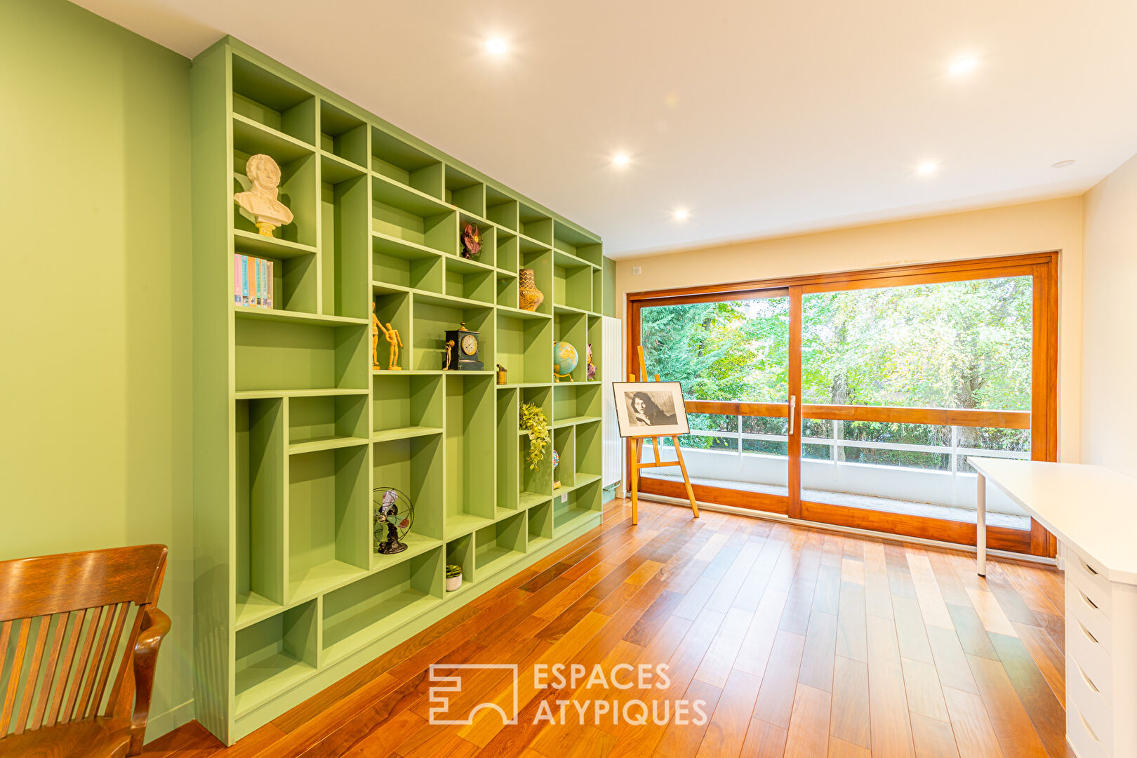 Renovated seventies architect’s house with park