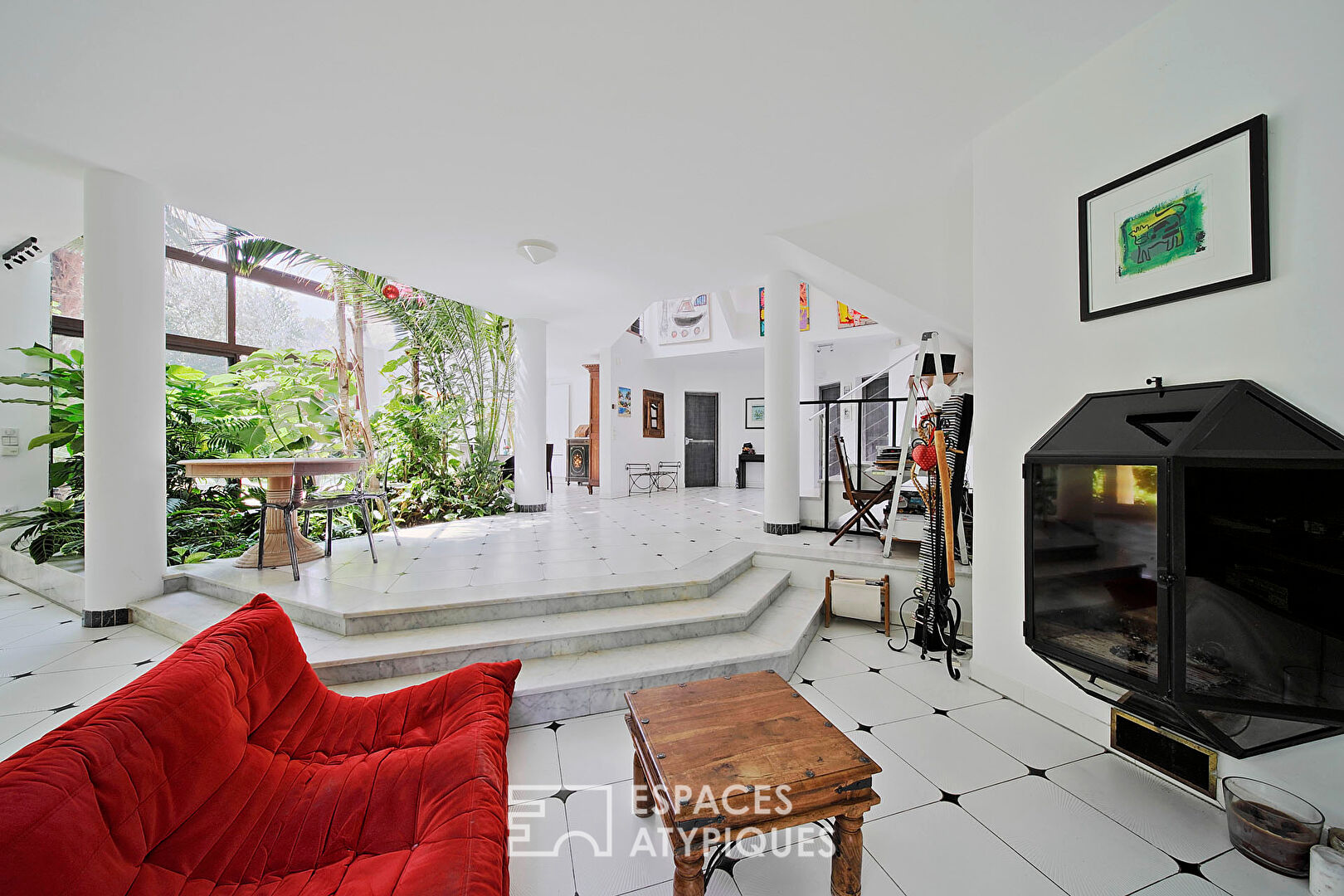 Maison d’architecte avec dépendance et son jardin paysager