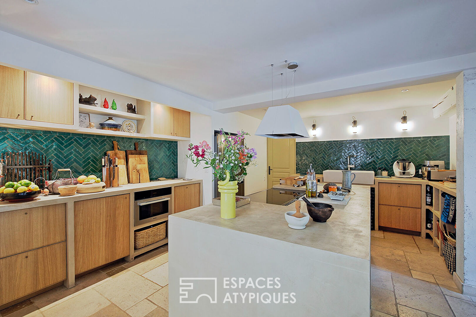 Maison bourgeoise rénovée avec vue et jardin