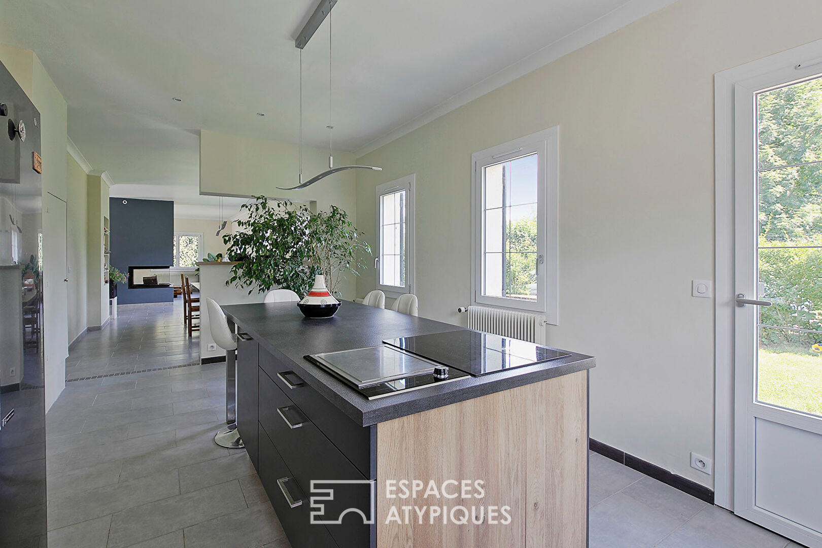 Maison de plain pied avec deux studios indépendants et jardin