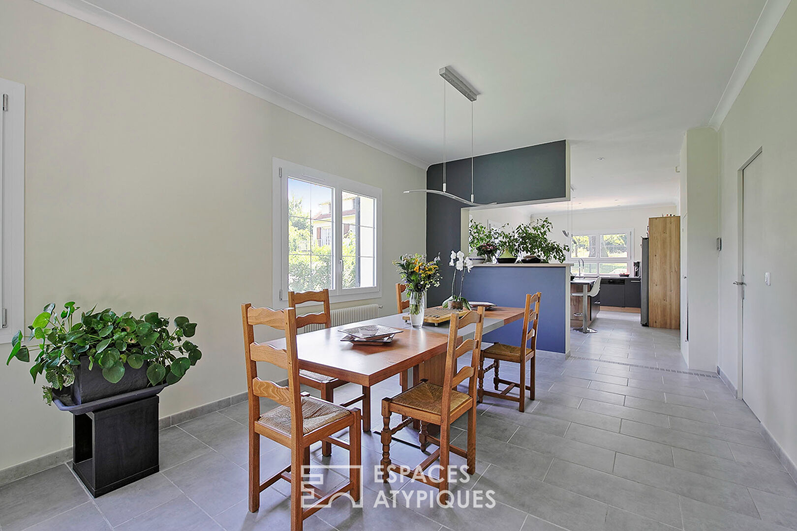 Maison de plain pied avec deux studios indépendants et jardin