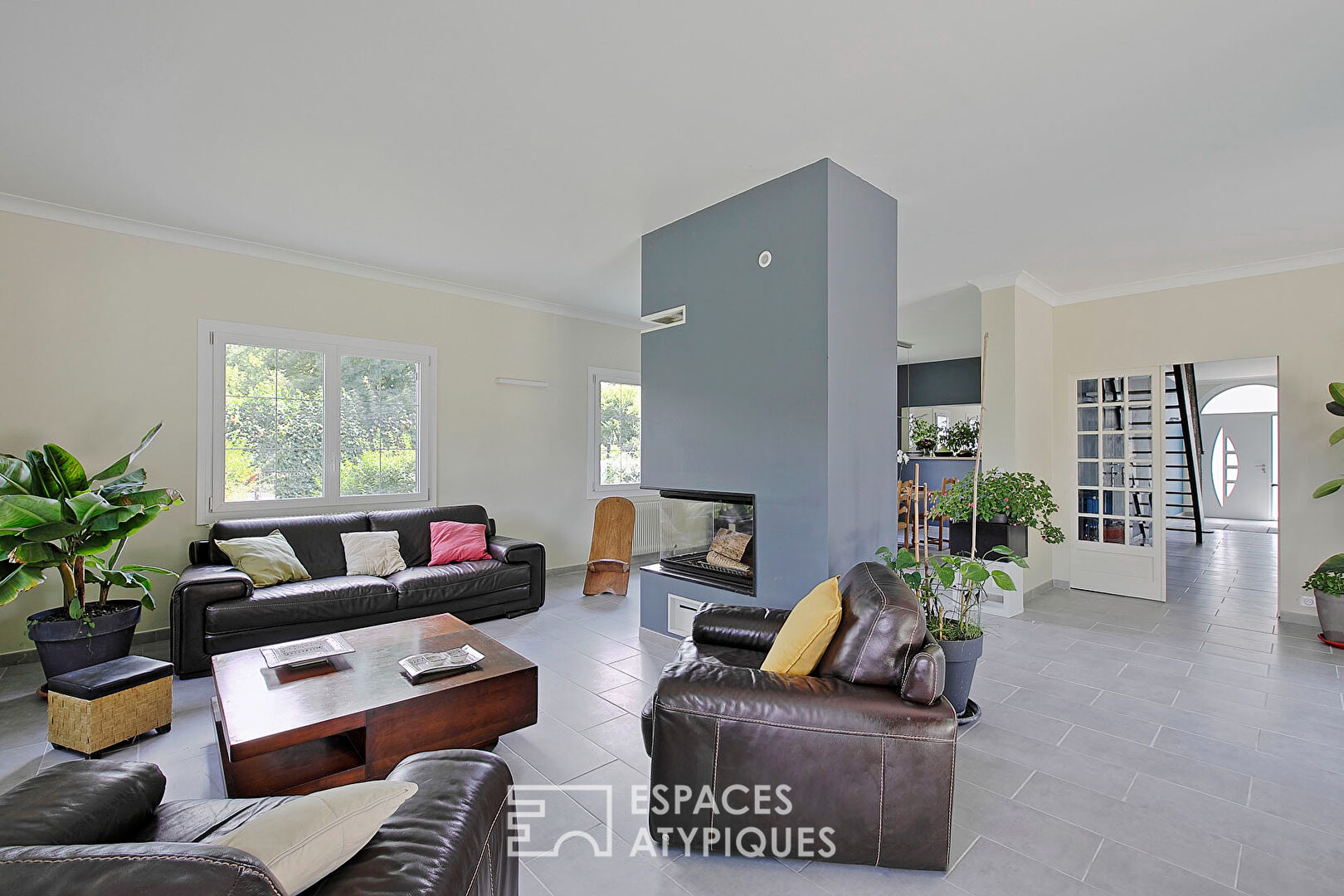 Maison de plain pied avec deux studios indépendants et jardin