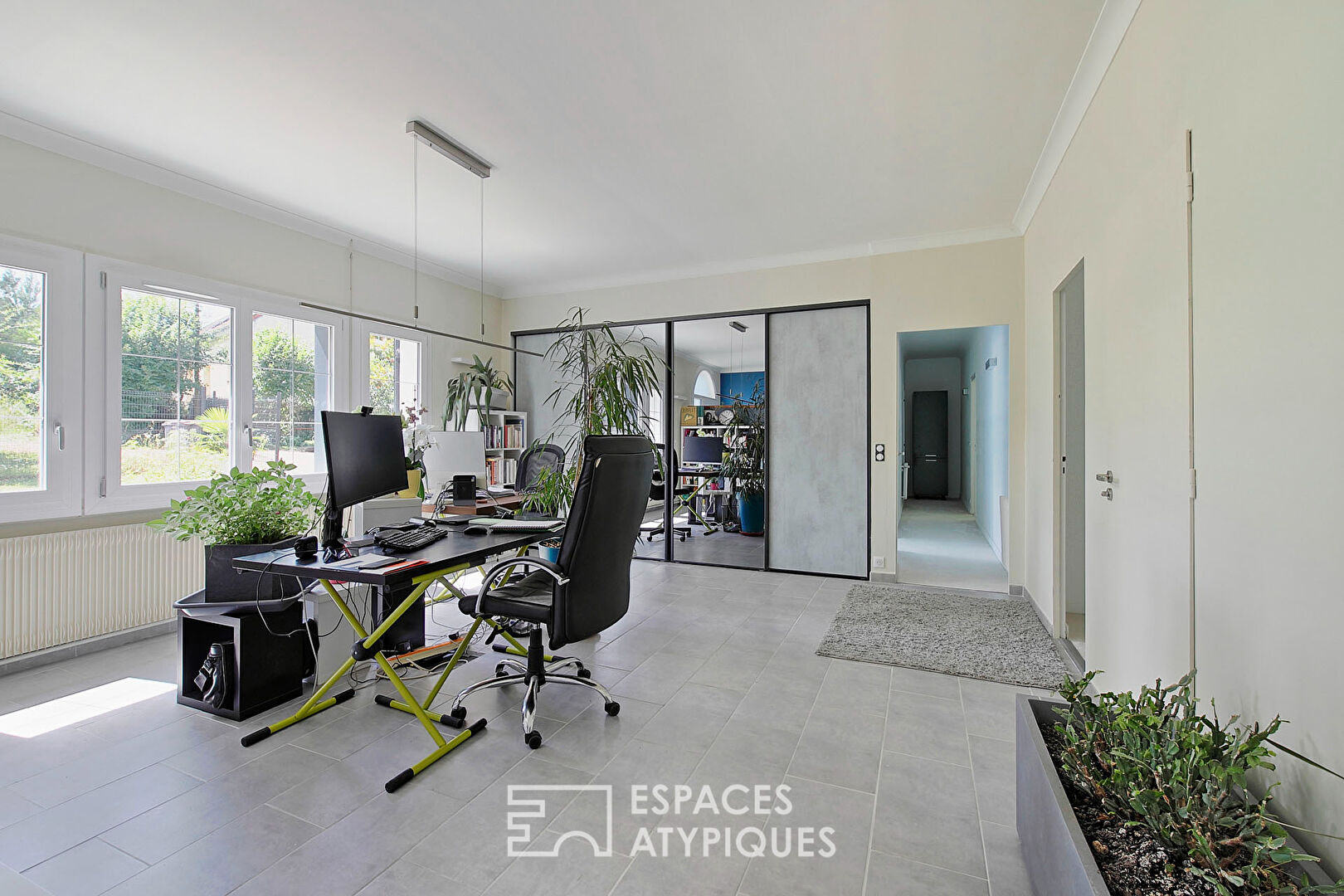 Maison de plain pied avec deux studios indépendants et jardin