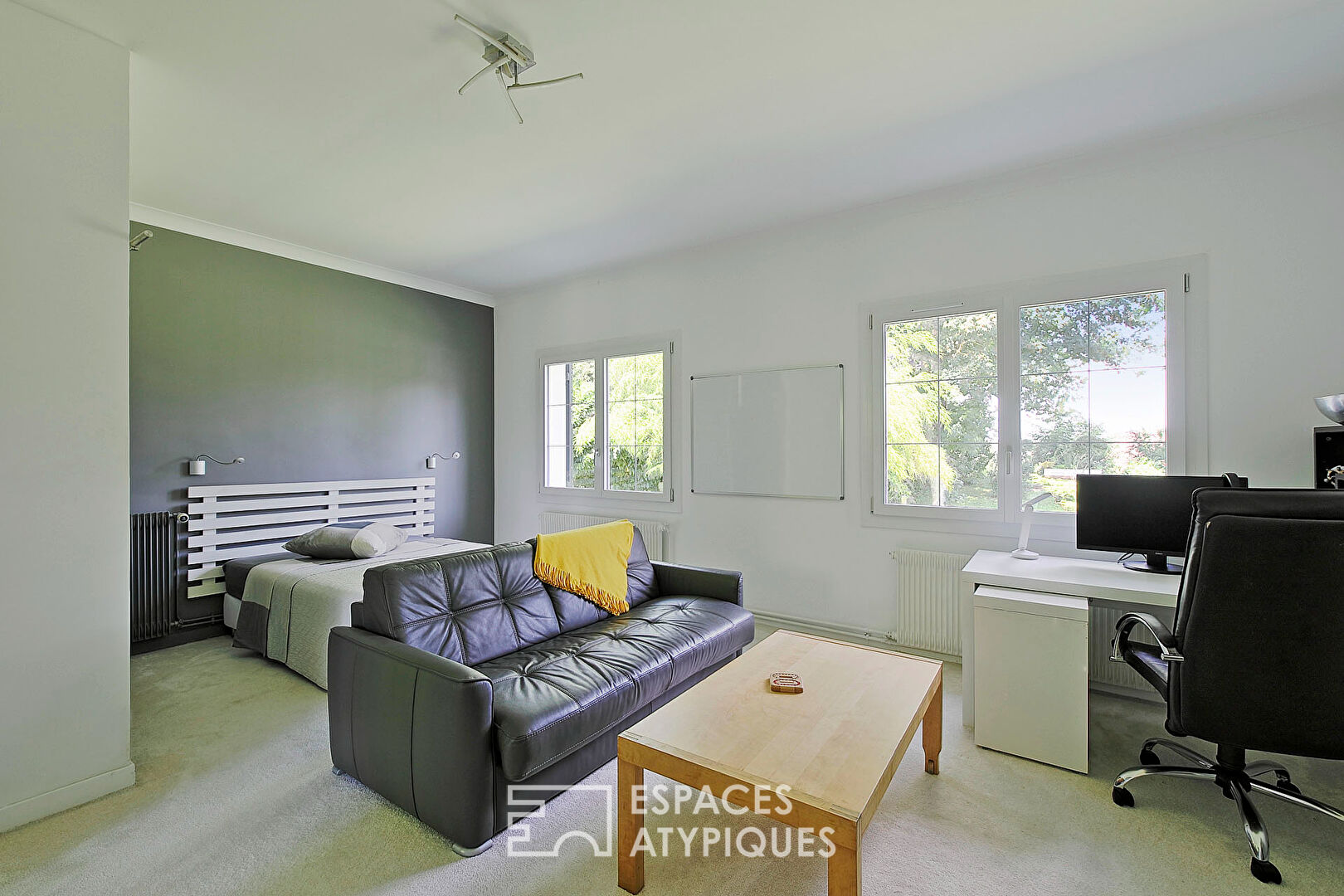 Maison de plain pied avec deux studios indépendants et jardin