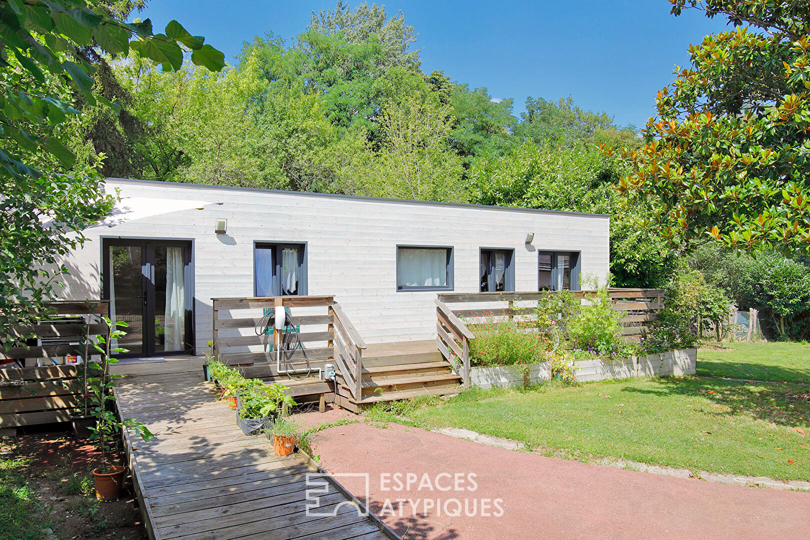 Maison de plain pied avec deux studios indépendants et jardin