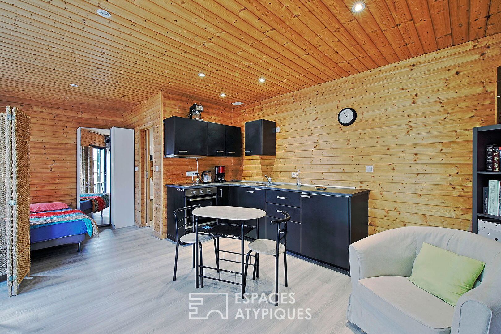 Maison de plain pied avec deux studios indépendants et jardin