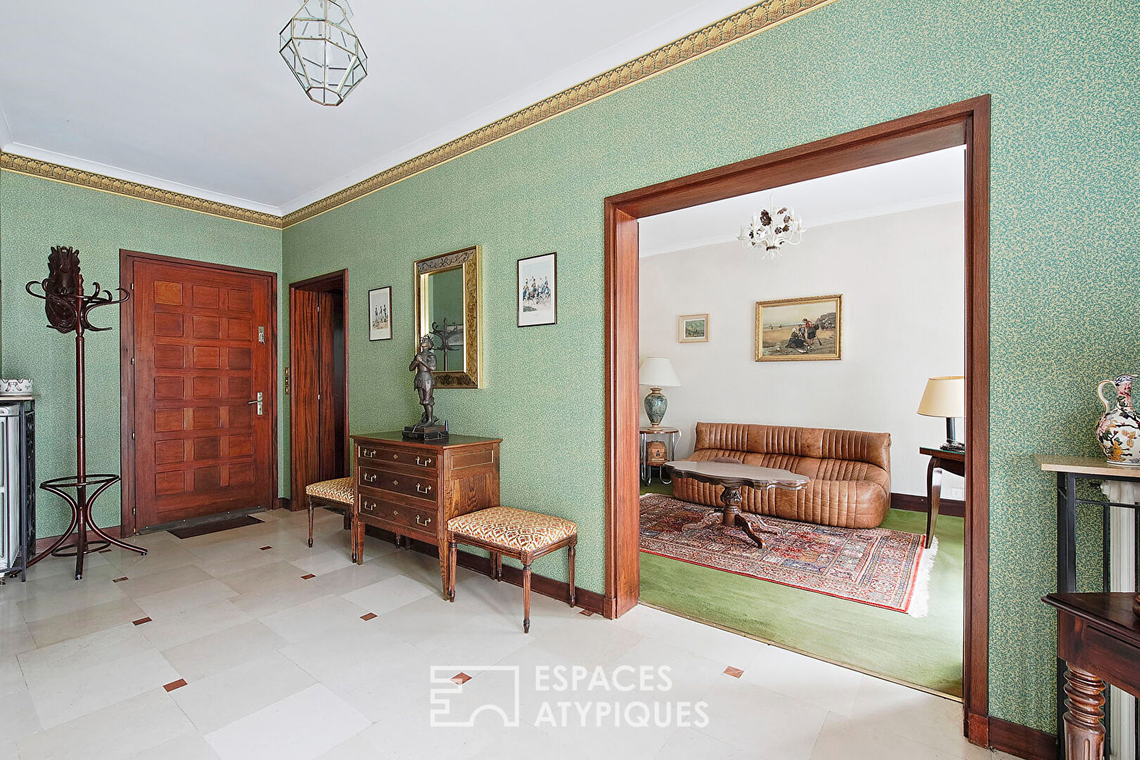 Maison d’architecte style californien avec jardin et vue sur la campagne