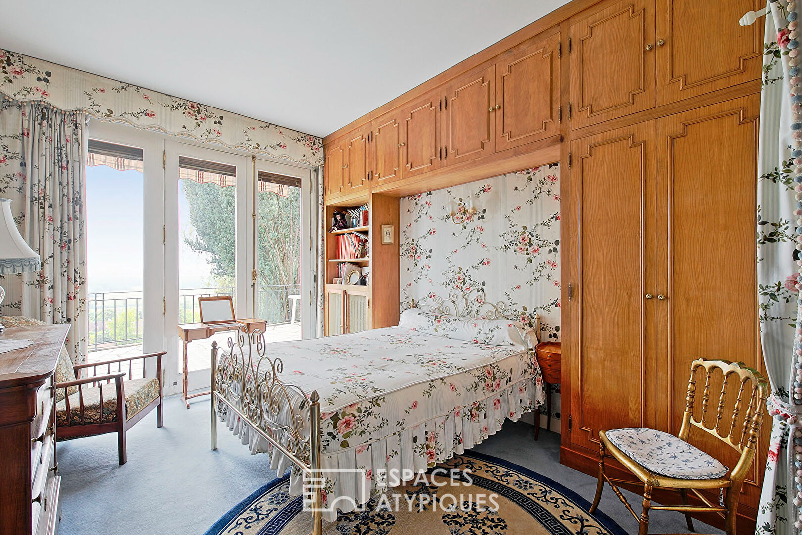 Maison d’architecte style californien avec jardin et vue sur la campagne
