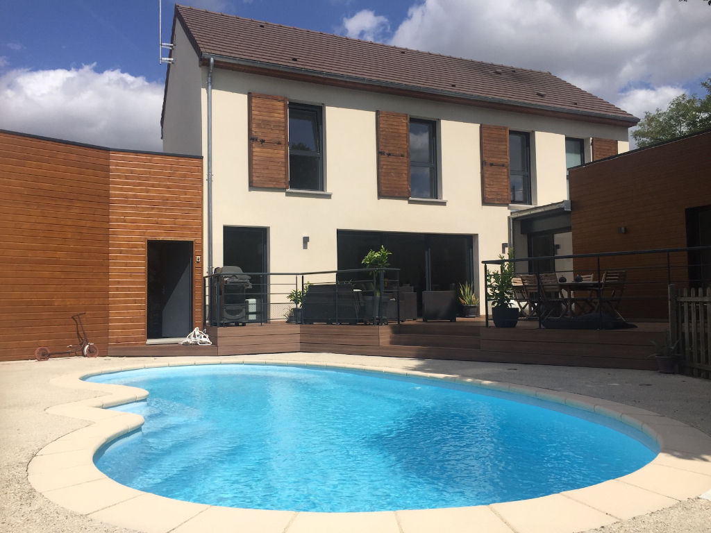 Architect house with pool and garden