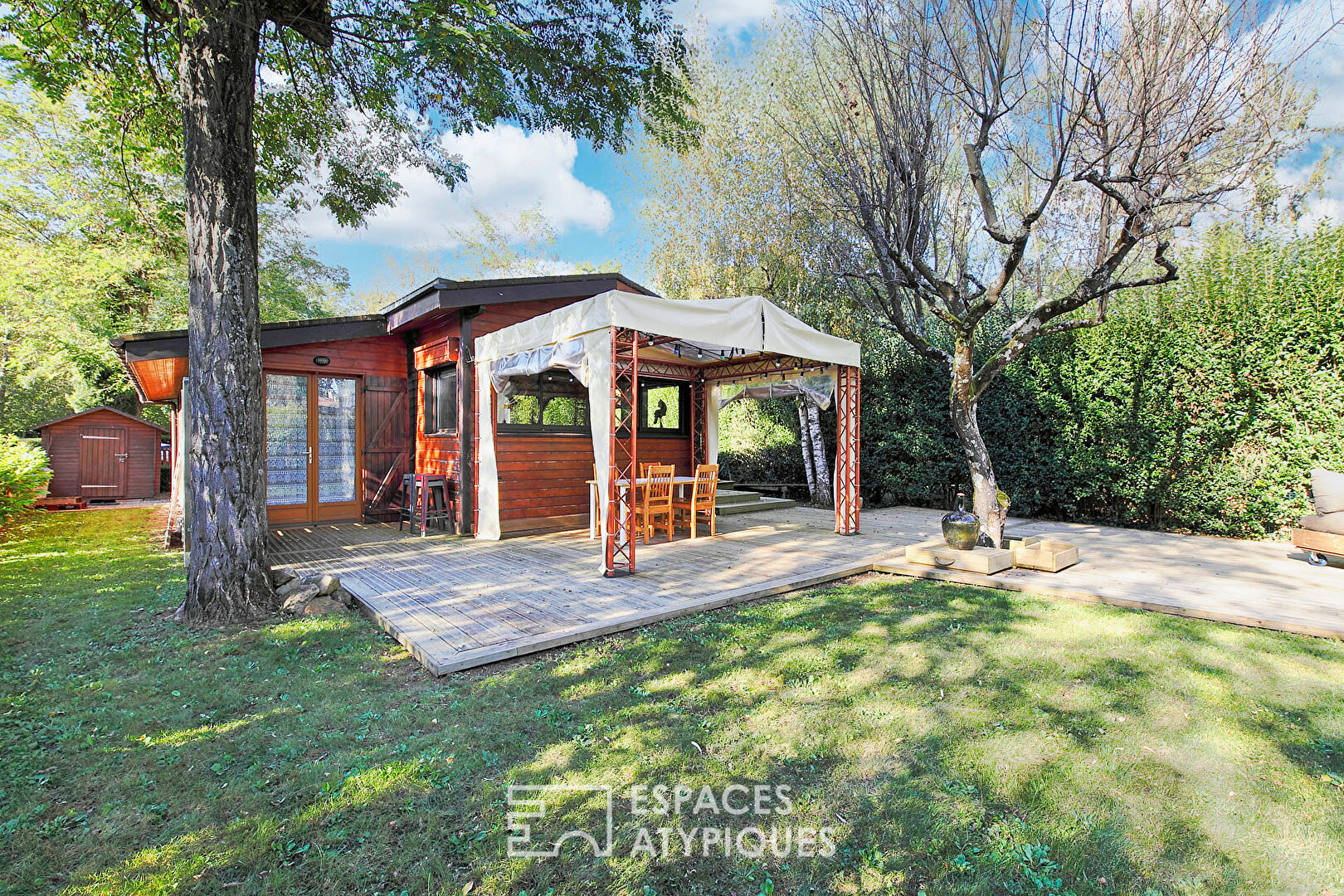 Wooden house with XXL terrace and garden