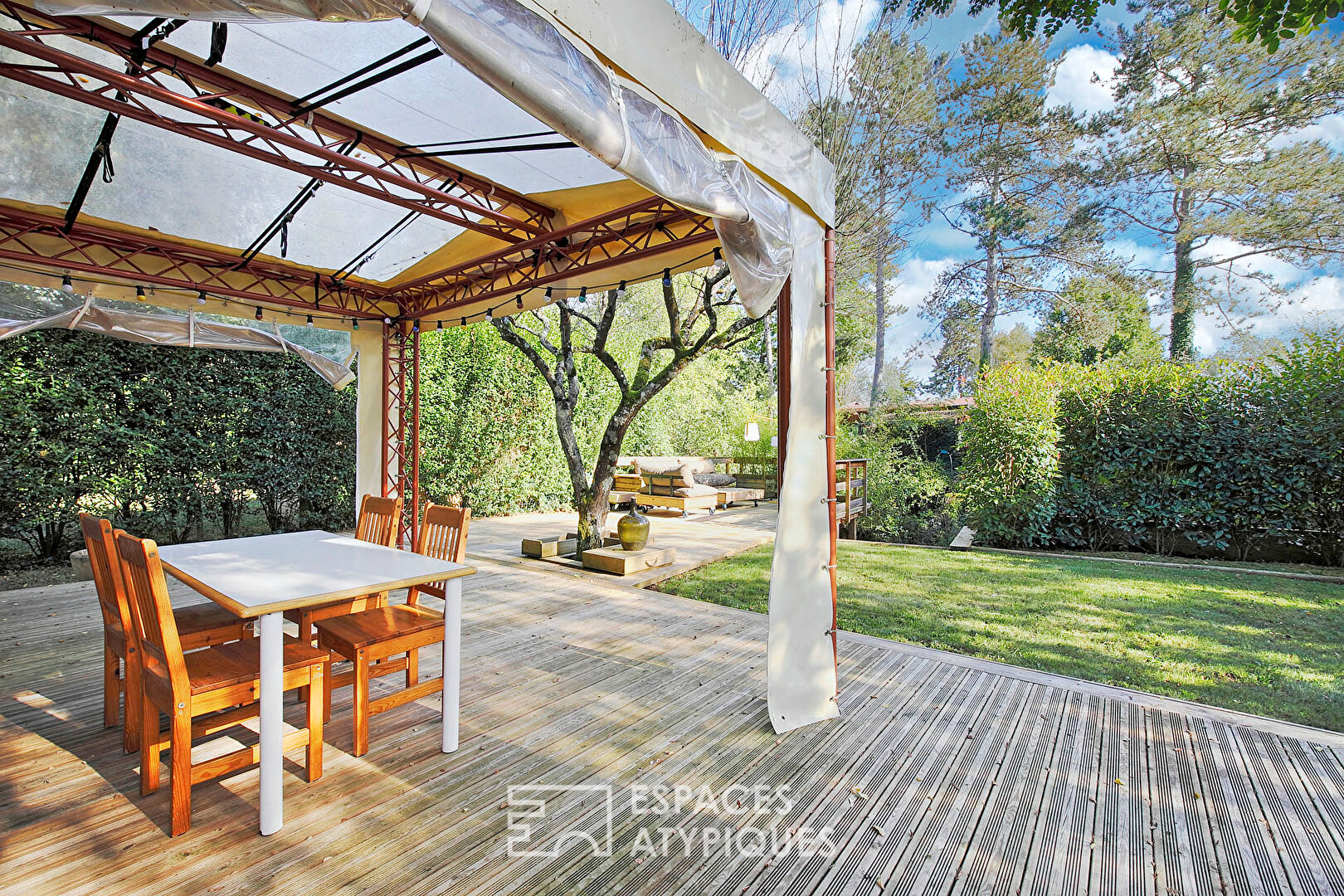 Wooden house with XXL terrace and garden