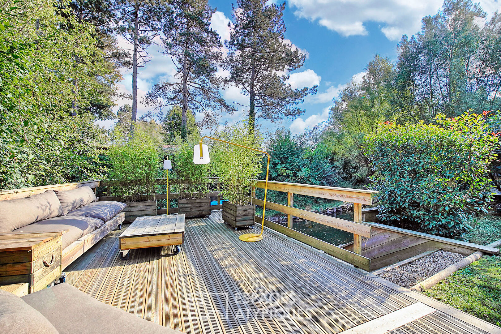 Wooden house with XXL terrace and garden