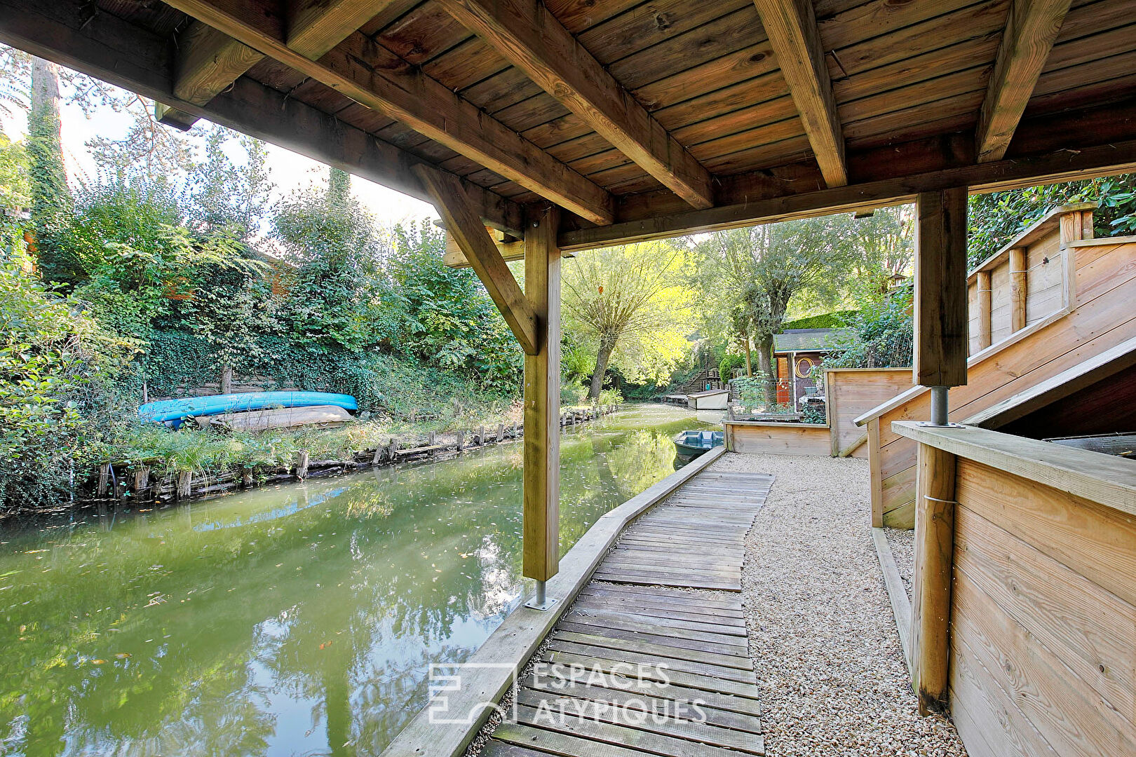 Wooden house with XXL terrace and garden