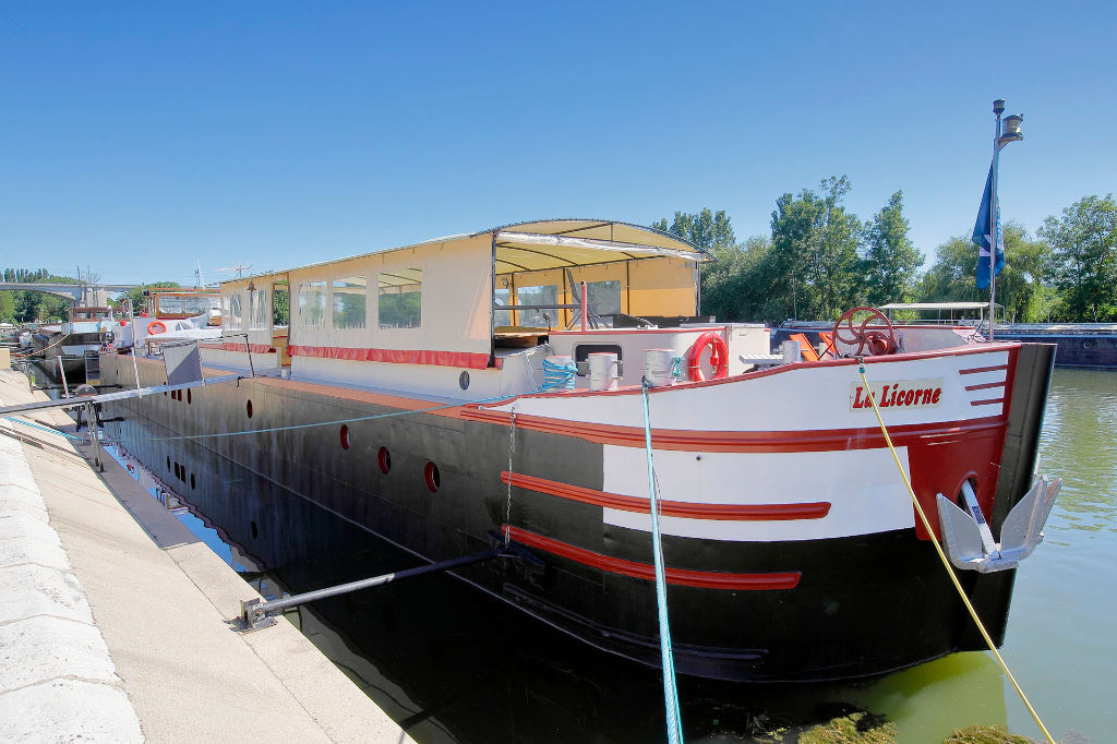 Péniche navigante avec deux terrasses