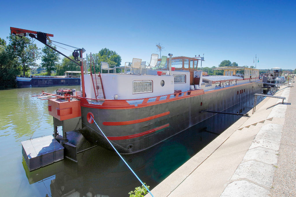 Péniche navigante avec deux terrasses