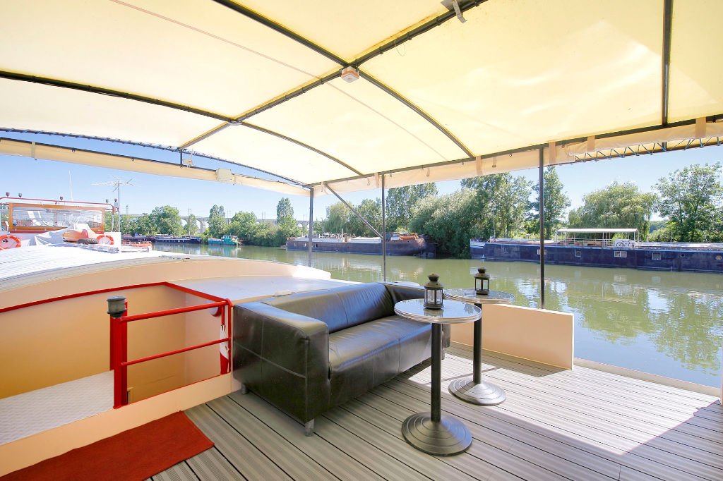 Péniche navigante avec deux terrasses