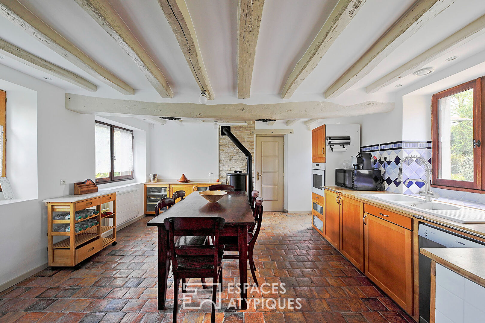 Maison de campagne avec jardin et grande dépendance