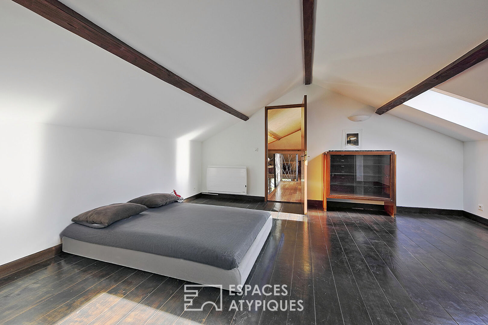 Maison de campagne avec jardin et grande dépendance