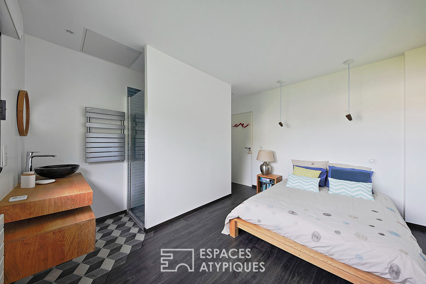 Maison contemporaine rénovée avec piscine