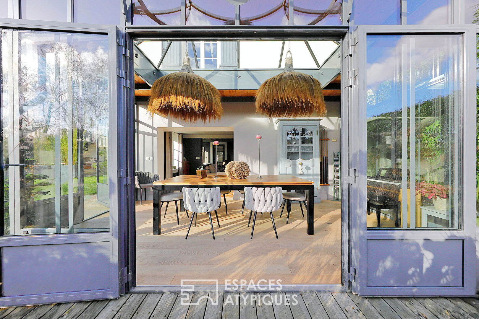 Beautiful renovated Brie house and its garden with swimming pool