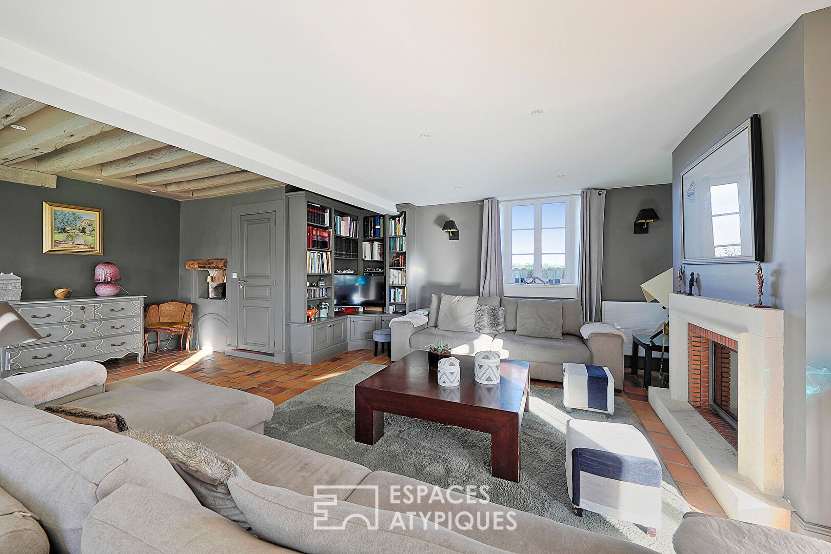 Beautiful renovated Brie house and its garden with swimming pool