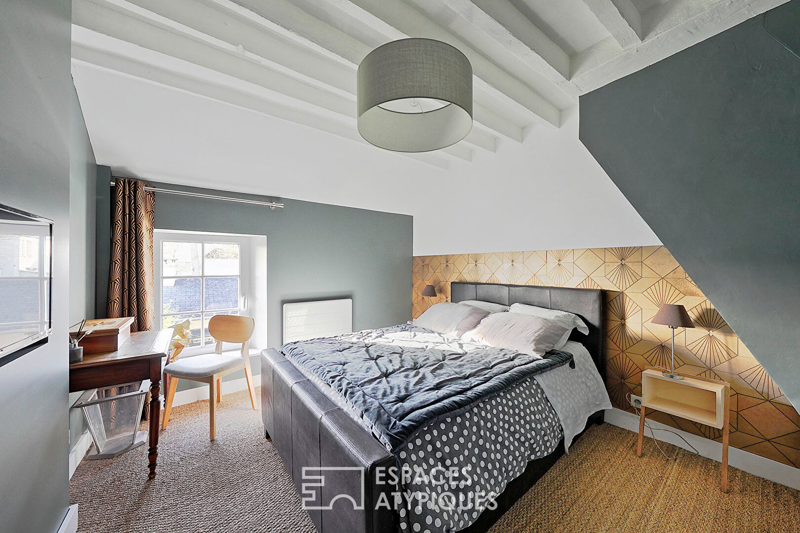 Beautiful renovated Brie house and its garden with swimming pool
