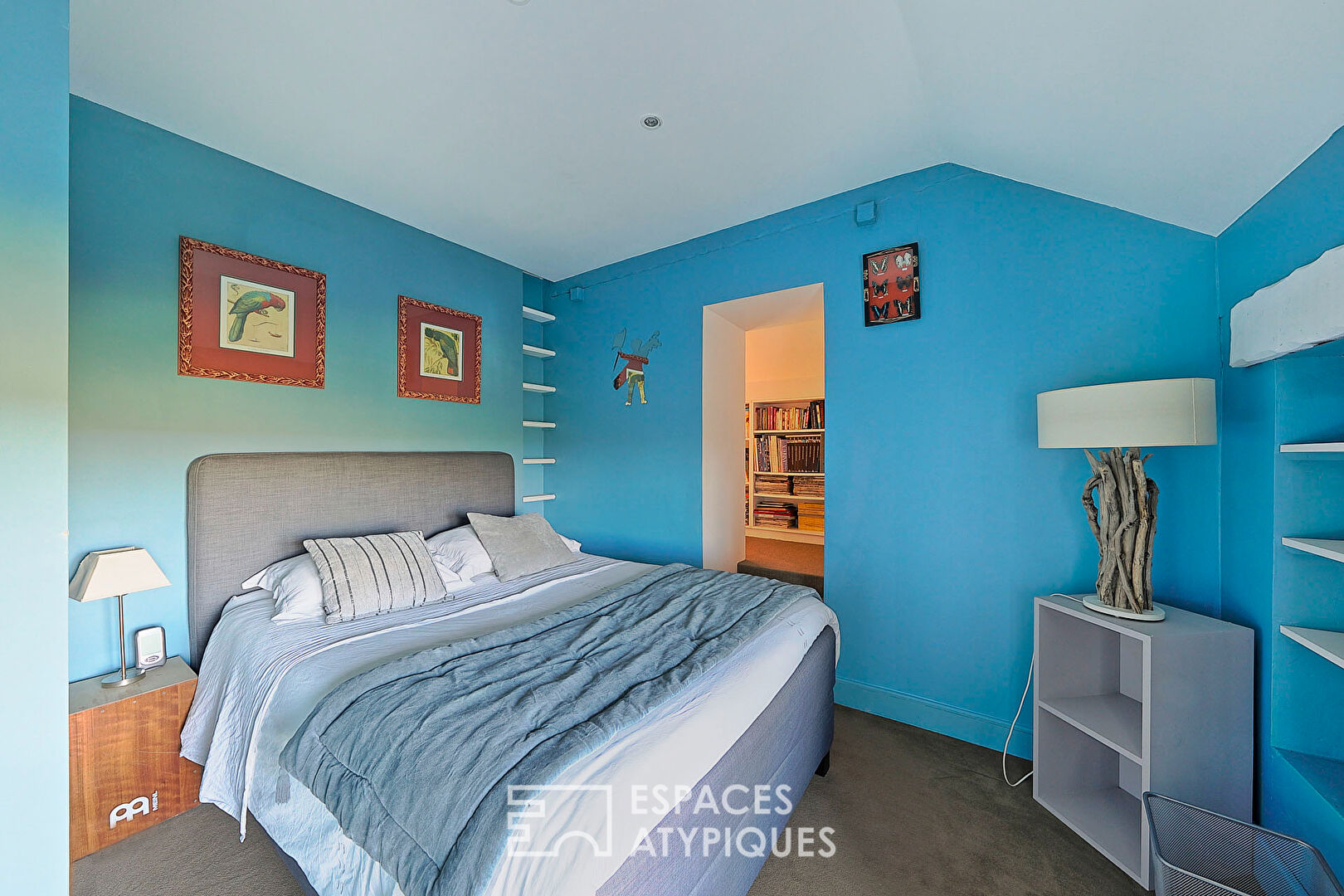 Beautiful renovated Brie house and its garden with swimming pool