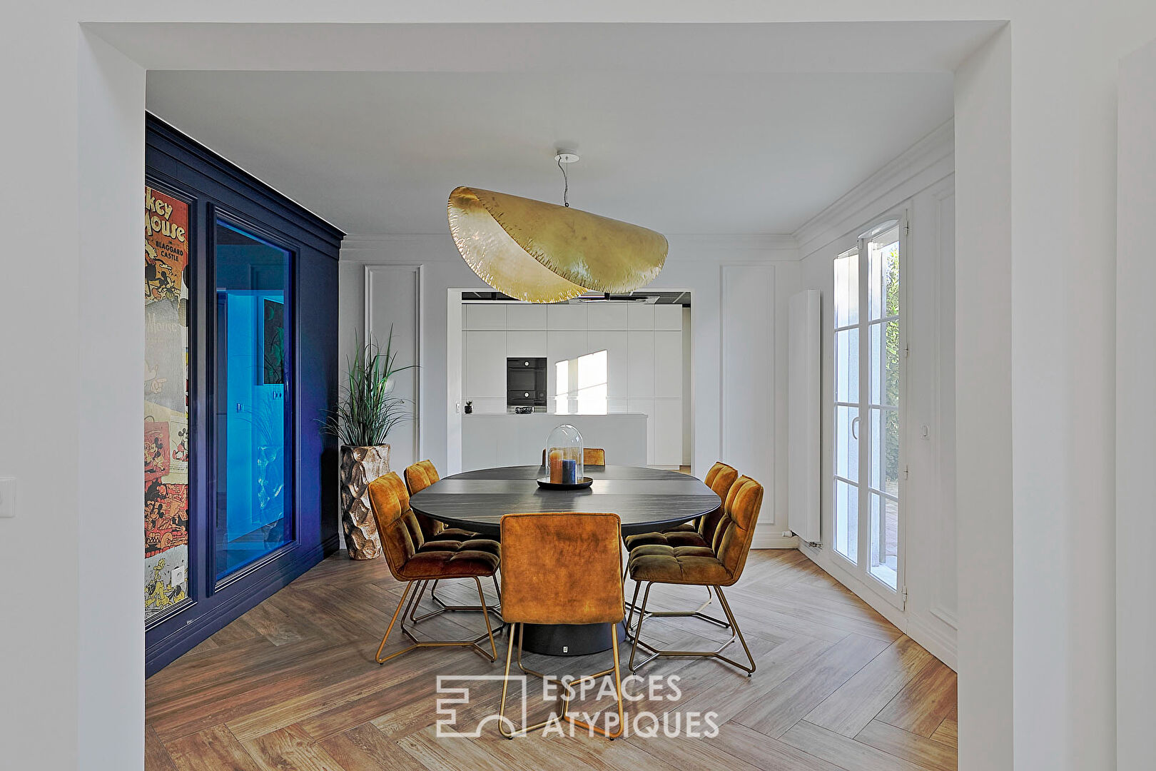The beautiful contemporary house in the heart of the city with garden