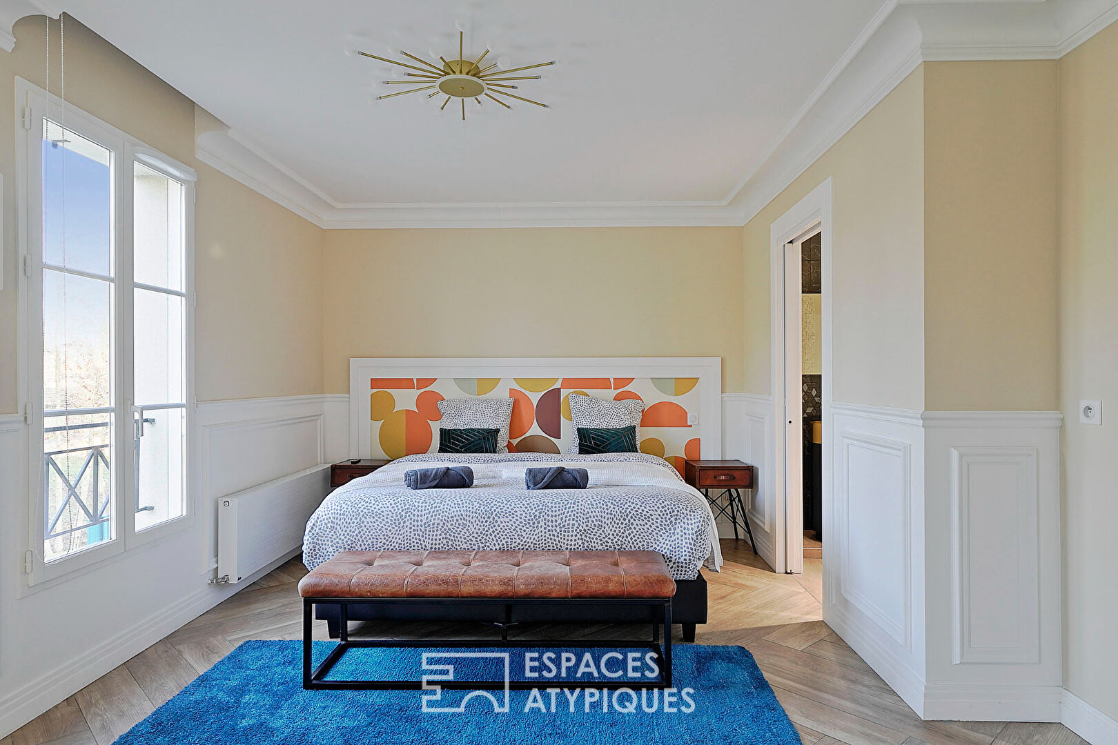 The beautiful contemporary house in the heart of the city with garden