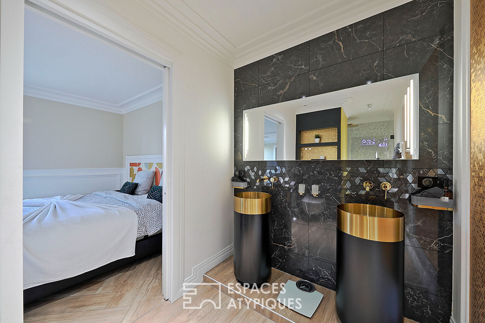 The beautiful contemporary house in the heart of the city with garden