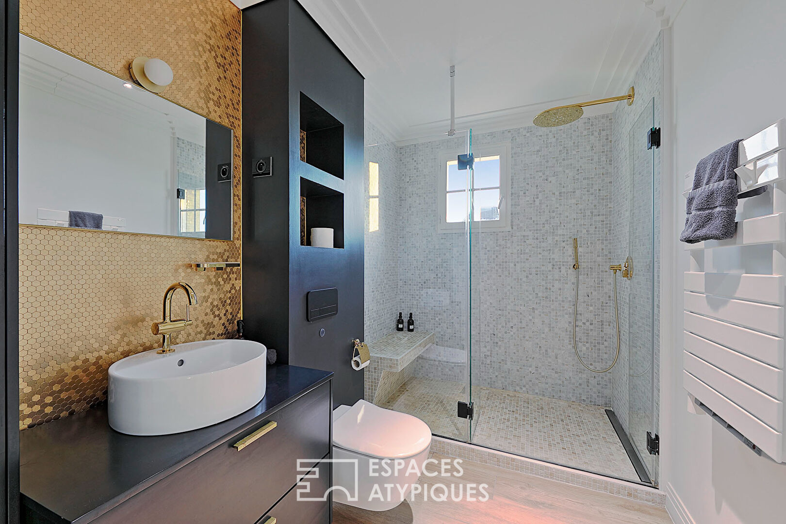 The beautiful contemporary house in the heart of the city with garden