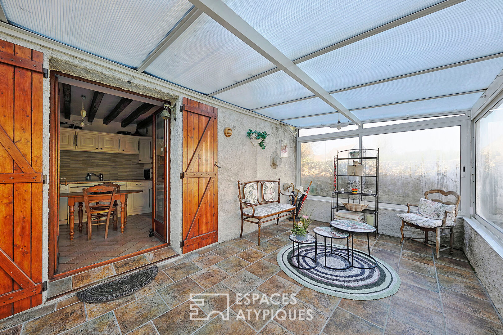 Jolie maison briarde 1800 avec ses dépendances et son jardin avec piscine