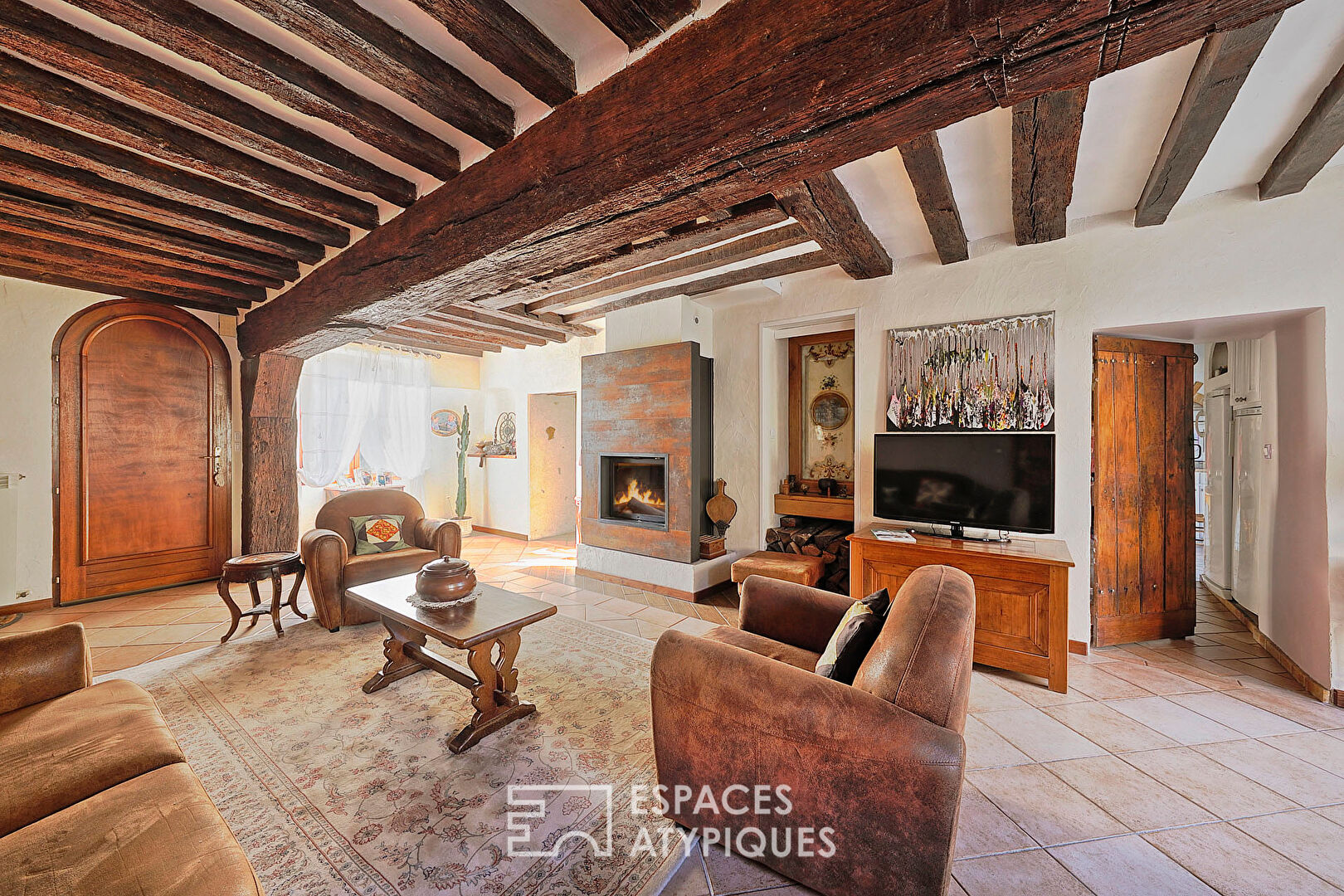 Jolie maison briarde 1800 avec ses dépendances et son jardin avec piscine