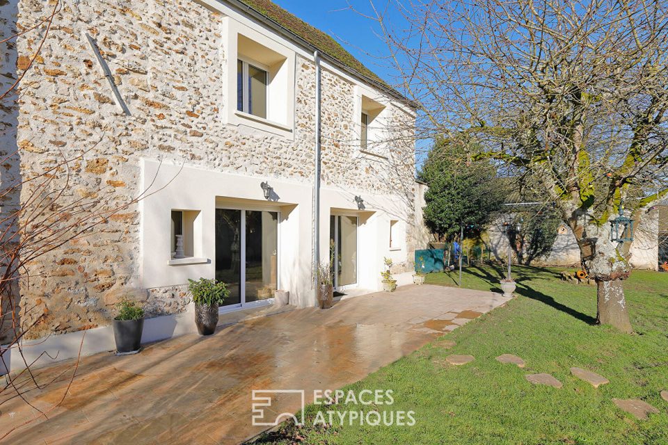 Corps de ferme rénové dans avec jardin