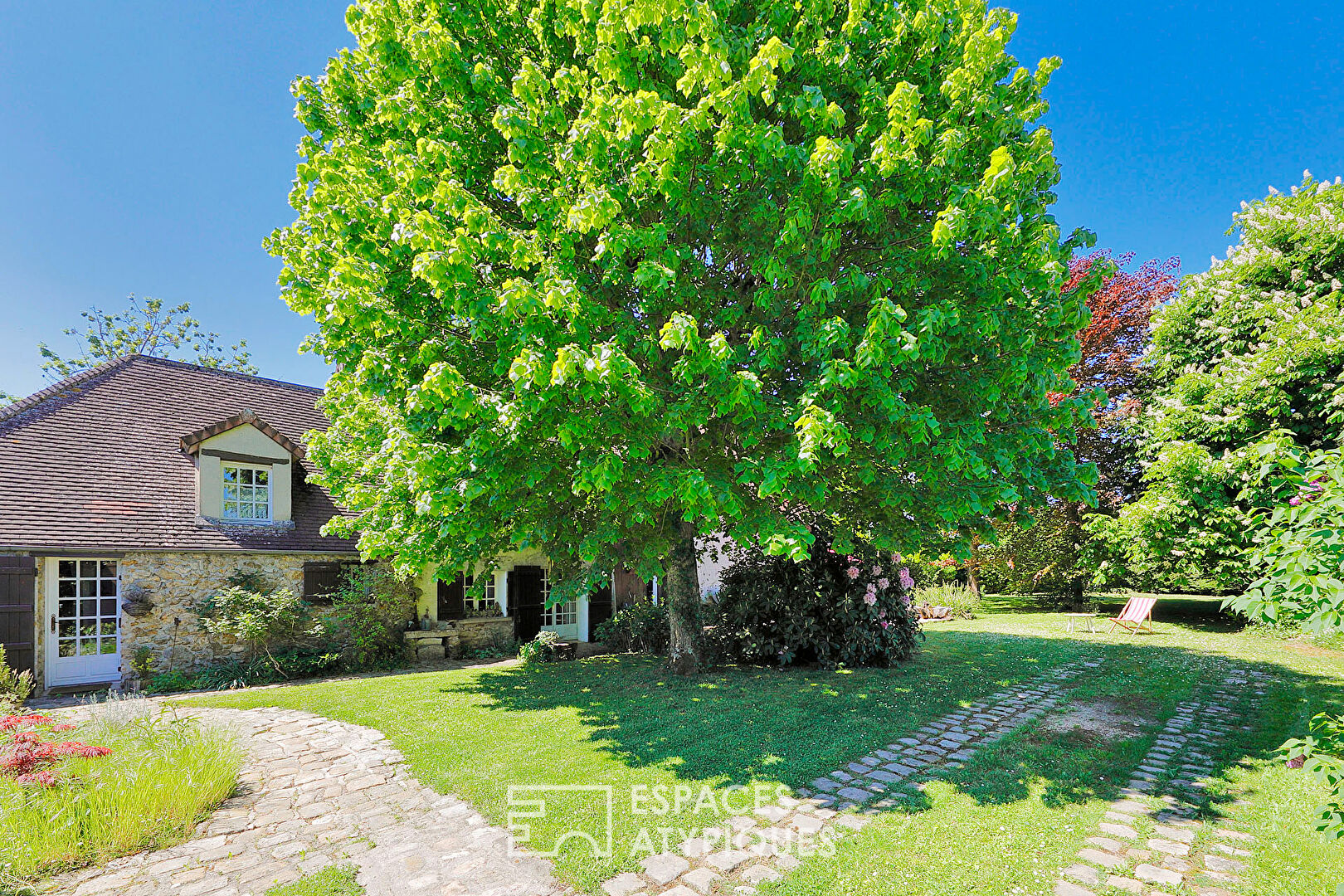 Belle propriété briarde avec jardin paysager dans la vallée du Petit Morin