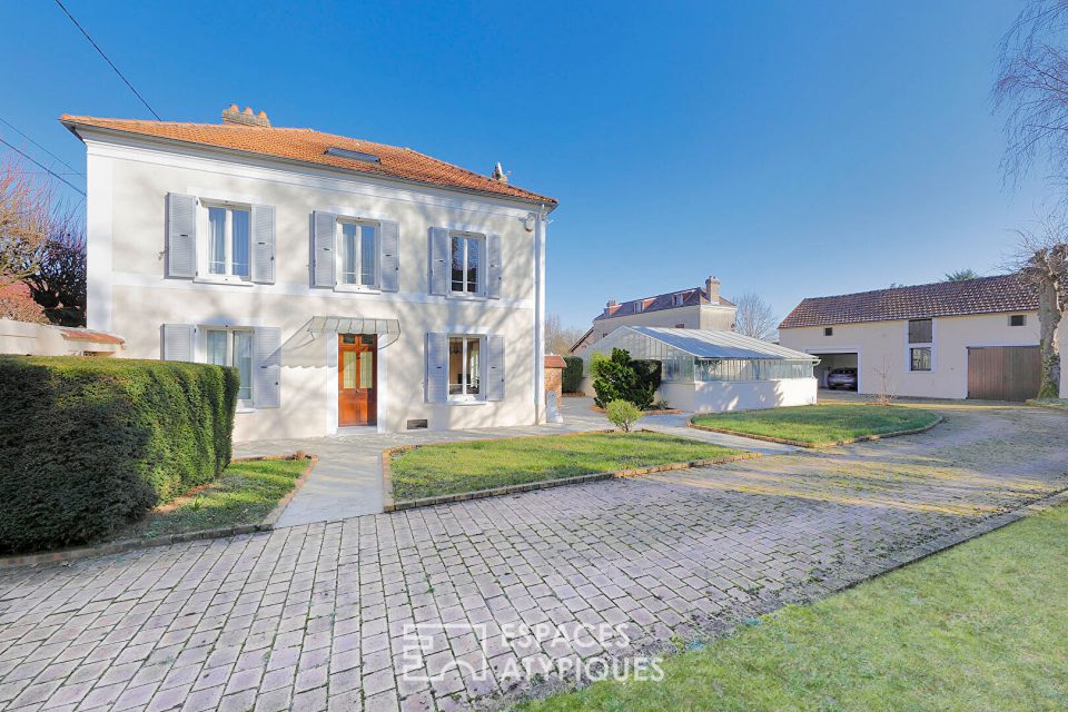 Maison de ville bourgeoise avec jardin et dépendances