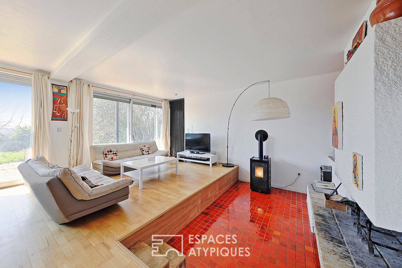 Maison d’architecte 70’s avec jardin, sa vue et piscine