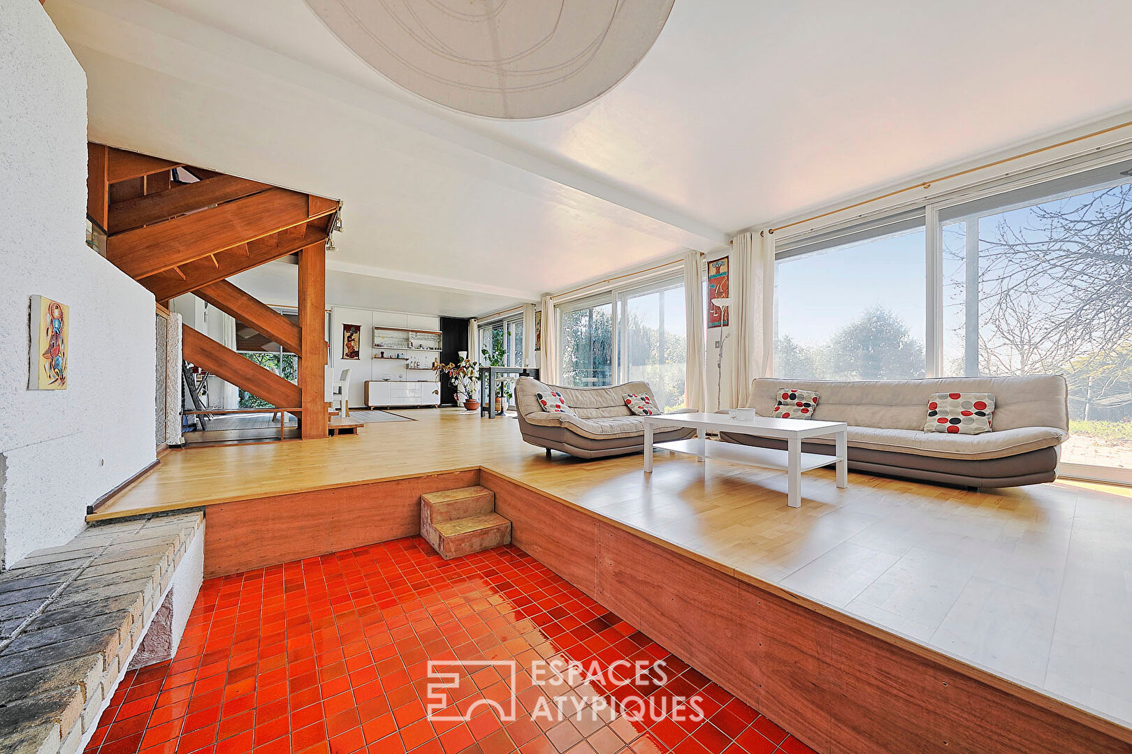 Maison d’architecte 70’s avec jardin, sa vue et piscine
