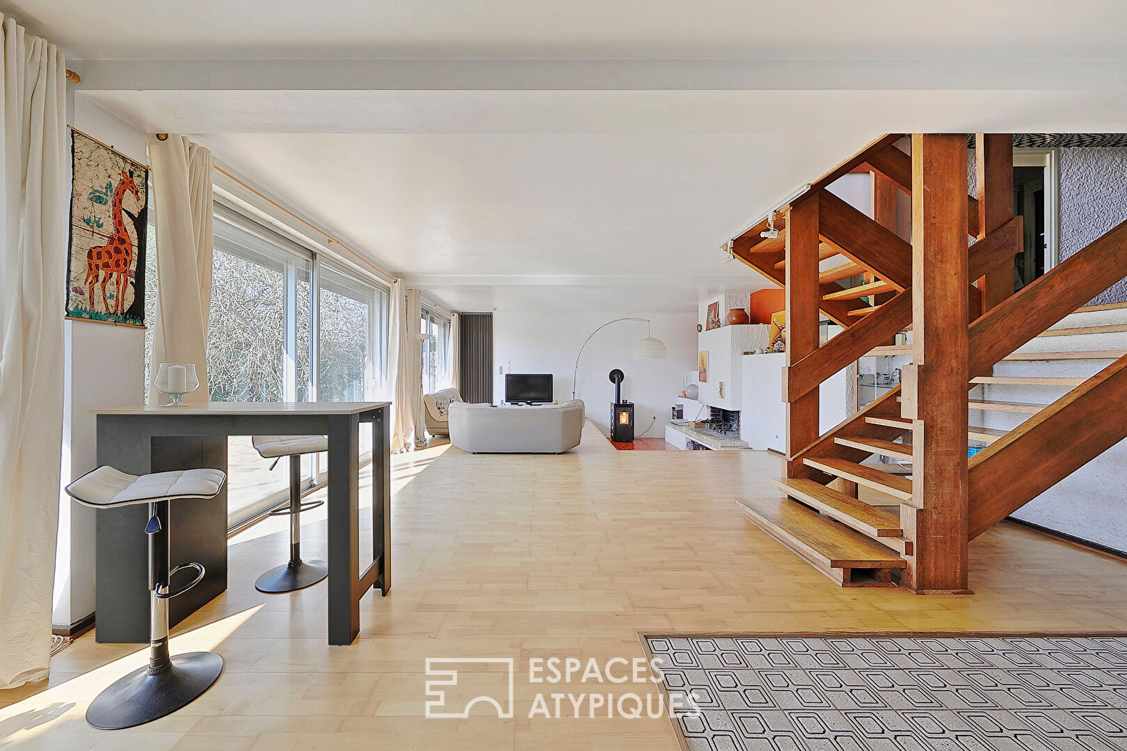 Maison d’architecte 70’s avec jardin, sa vue et piscine