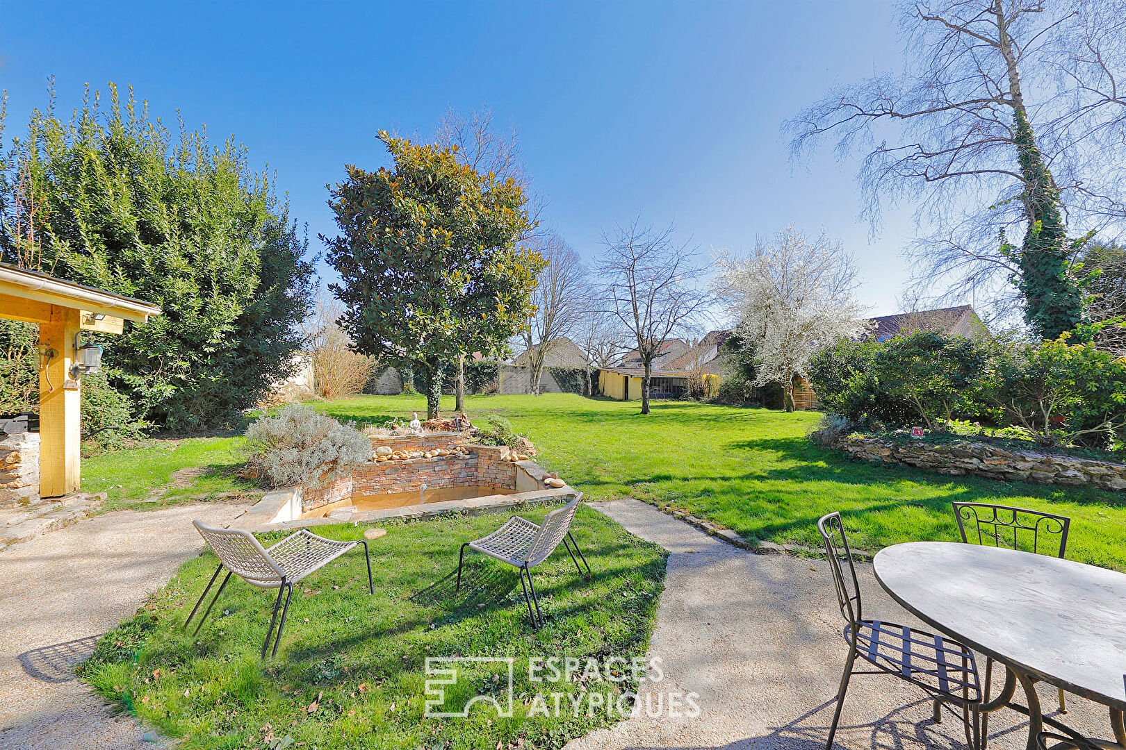 Renovated 19th century house with garden in the town center