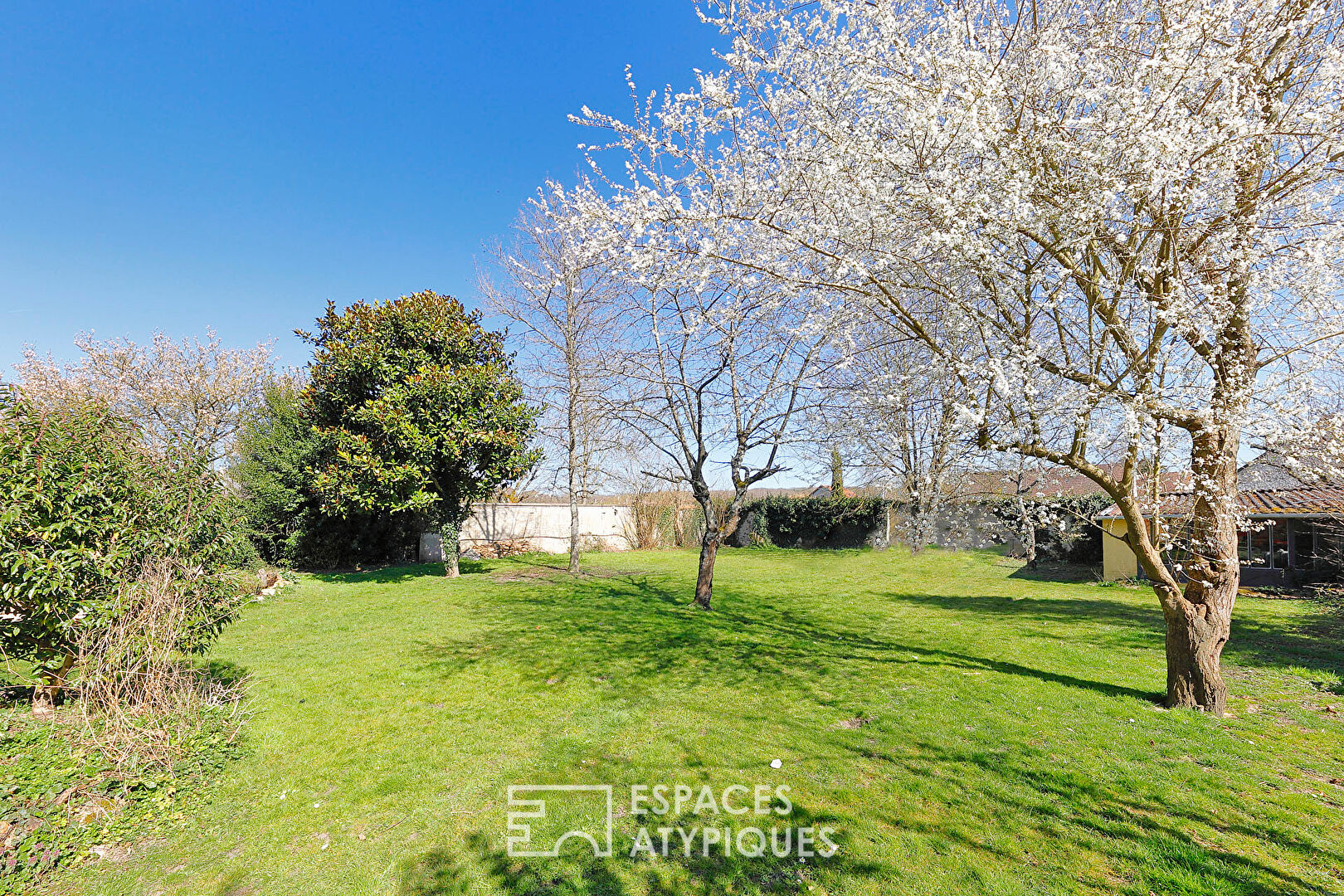 Renovated 19th century house with garden in the town center
