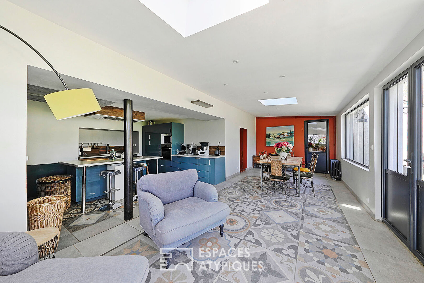 Renovated 19th century house with garden in the town center