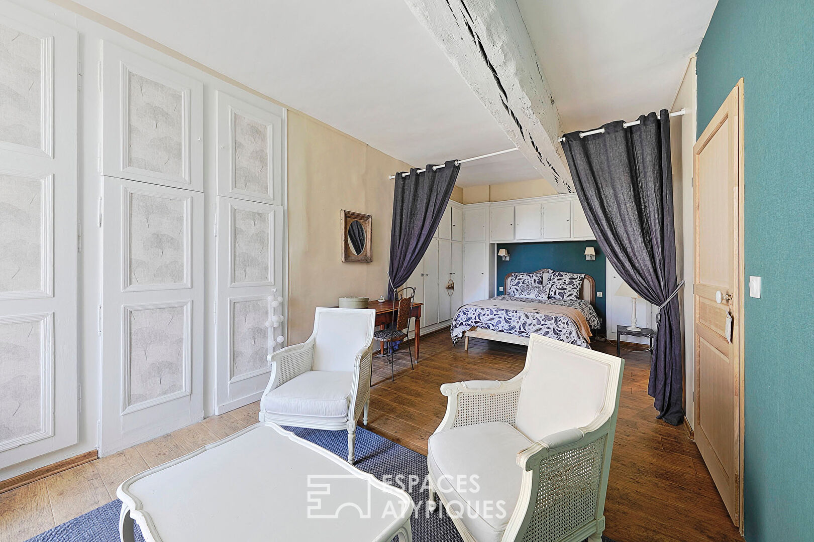 Renovated 19th century house with garden in the town center