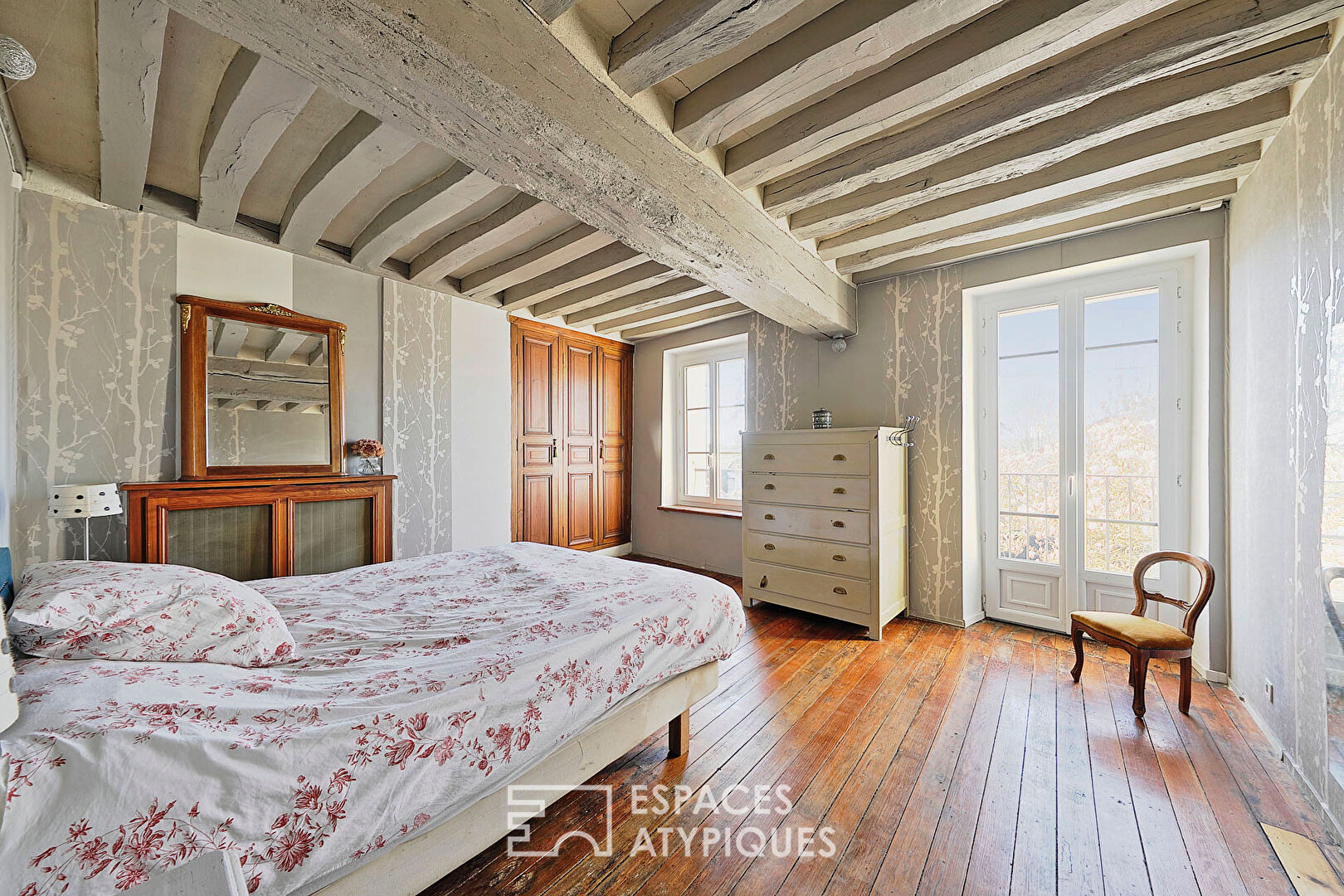Renovated 19th century house with garden in the town center